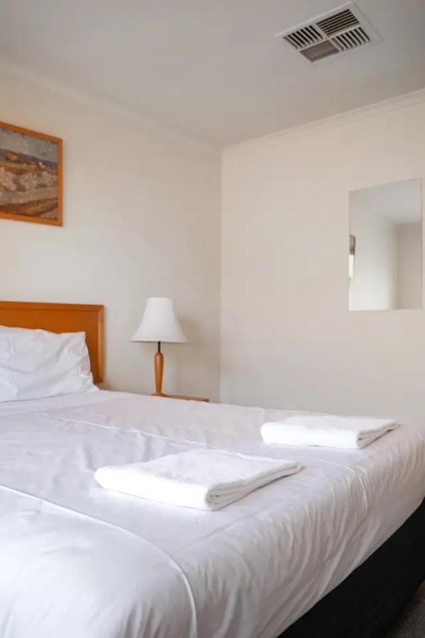 Lamplighter Motel Oakleigh Extérieur photo